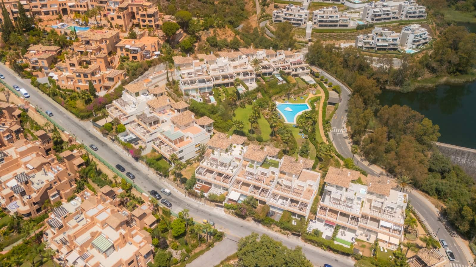 3 Zimmer Apartment zu verkaufen in Nueva Andalucia mit Pool Garage - 1.180.000 € (Ref: 9825022)