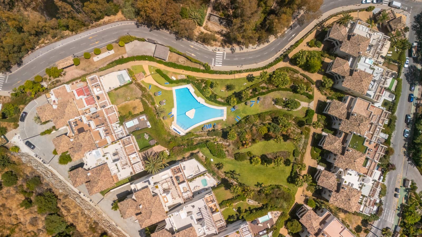 3 Zimmer Apartment zu verkaufen in Nueva Andalucia mit Pool Garage - 1.180.000 € (Ref: 9825022)