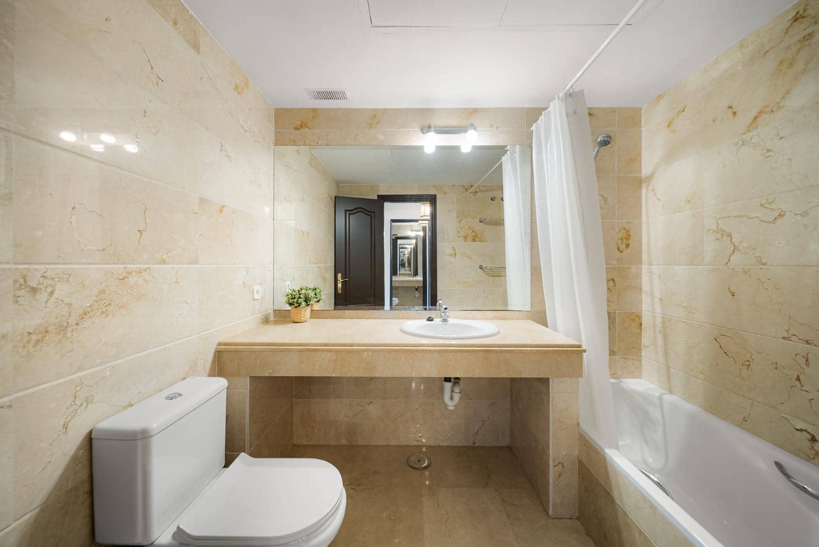 2 bedroom Apartment for sale in Marbella with pool garage - € 560,000 (Ref: 9825026)