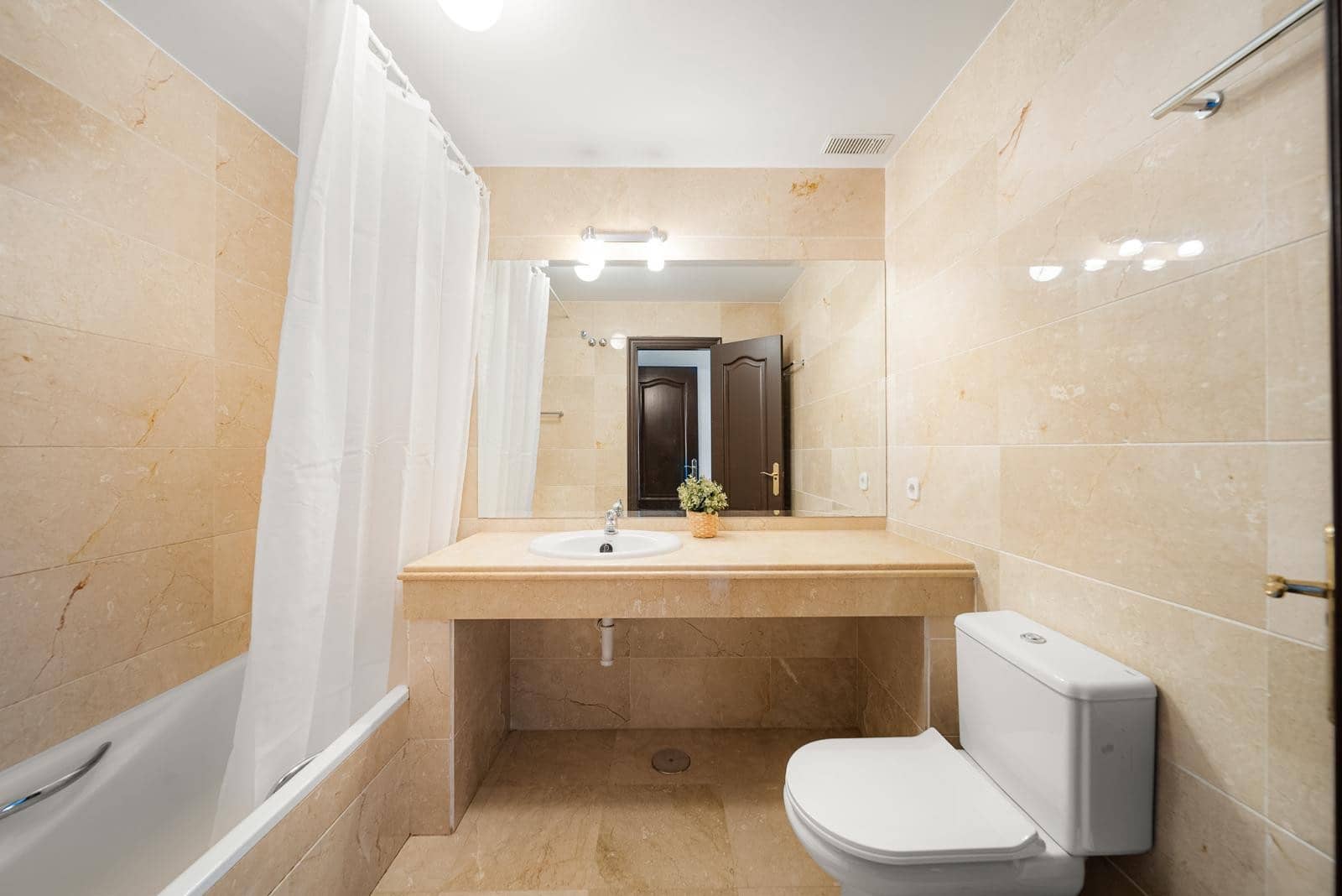 2 bedroom Apartment for sale in Marbella with pool garage - € 560,000 (Ref: 9825026)