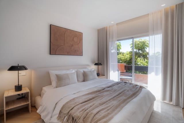 4 soverom Penthouse til salgs i Los Naranjos, Marbella med svømmebasseng garasje - € 1 749 000 (Ref: 9829012)