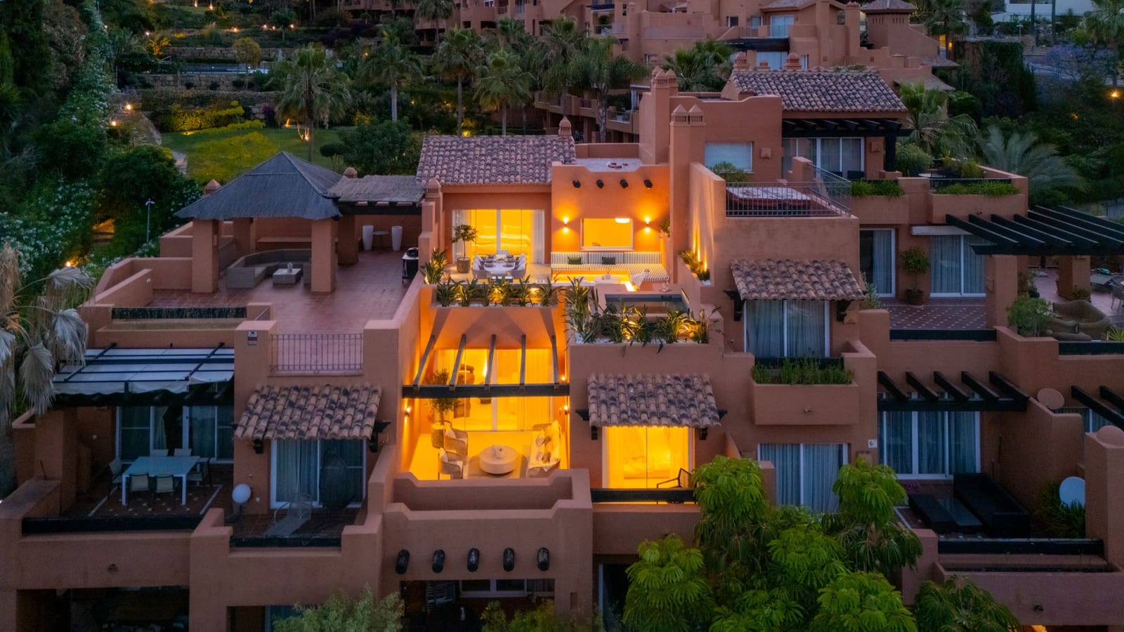 4 soverom Penthouse til salgs i Marbella med svømmebasseng garasje - € 1 749 000 (Ref: 9829012)