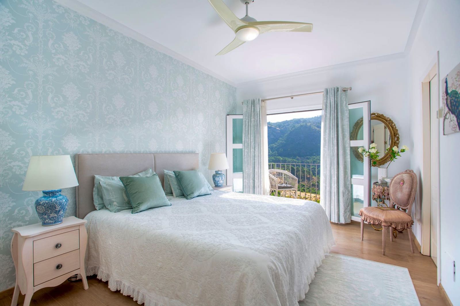 5 bedroom Villa for sale in Benahavis with pool garage - € 2,300,000 (Ref: 9829014)