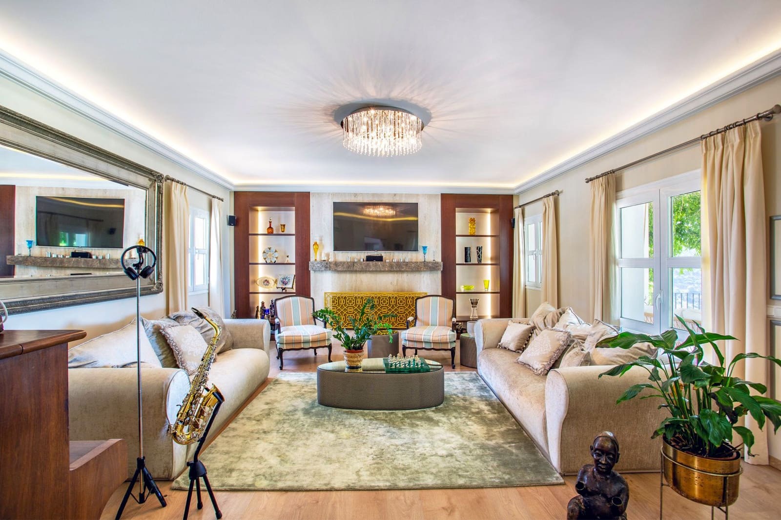 5 bedroom Villa for sale in Benahavis with pool garage - € 2,300,000 (Ref: 9829014)