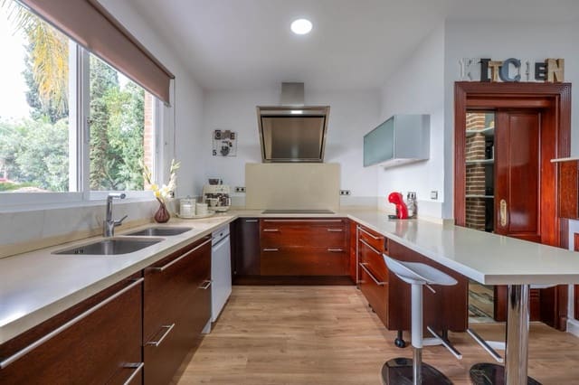 Chalet de 8 habitaciones en El Paraíso, Benahavís en alquiler con piscina garaje - 13.000 € (Ref: 9829017)