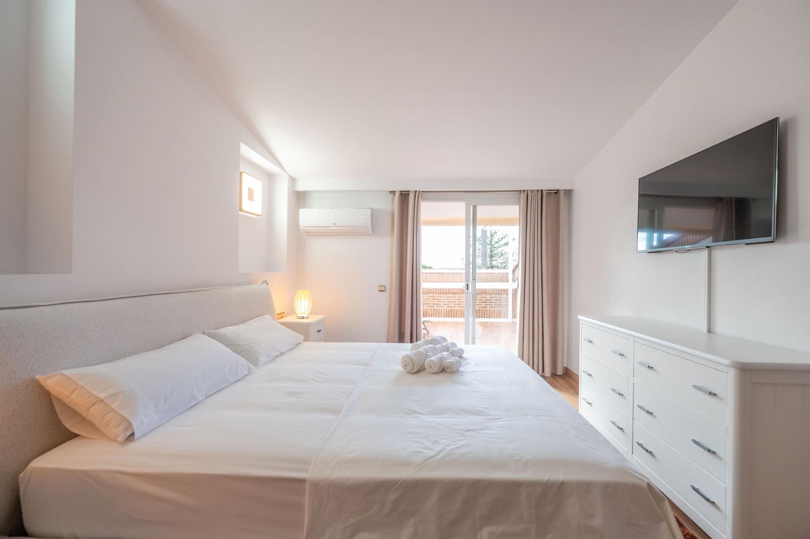 Chalet de 8 habitaciones en Benahavís en alquiler con piscina garaje - 13.000 € (Ref: 9829017)