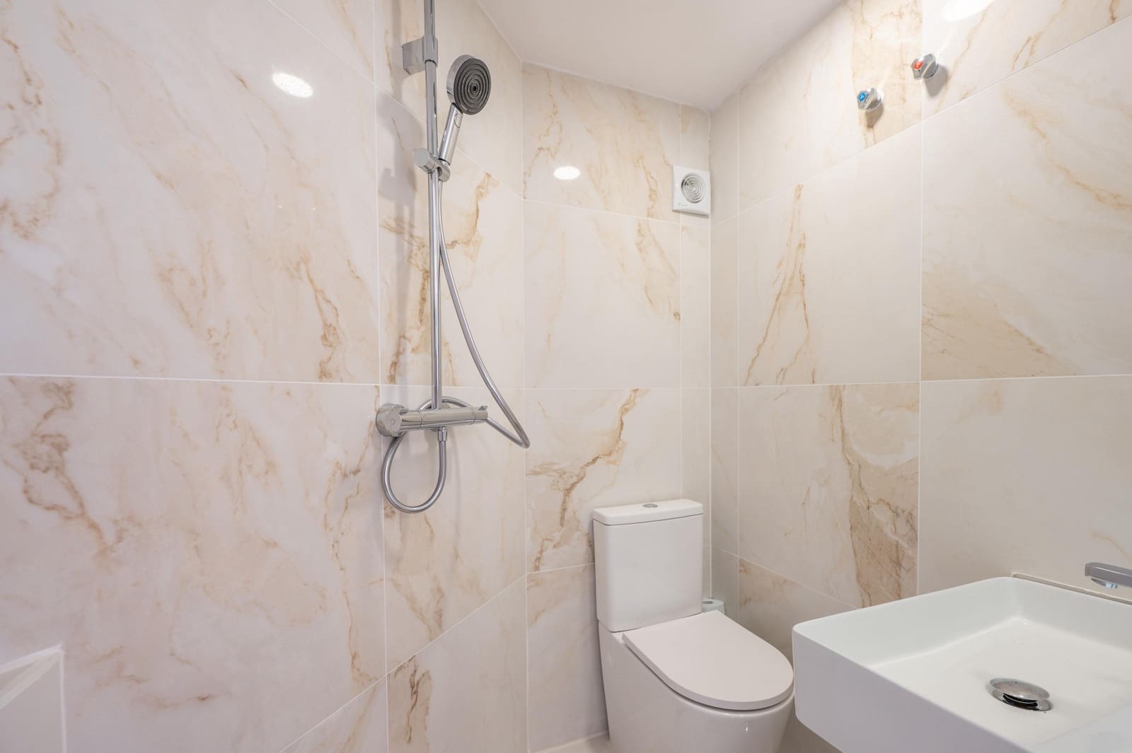Chalet de 8 habitaciones en Benahavís en alquiler con piscina garaje - 13.000 € (Ref: 9829017)