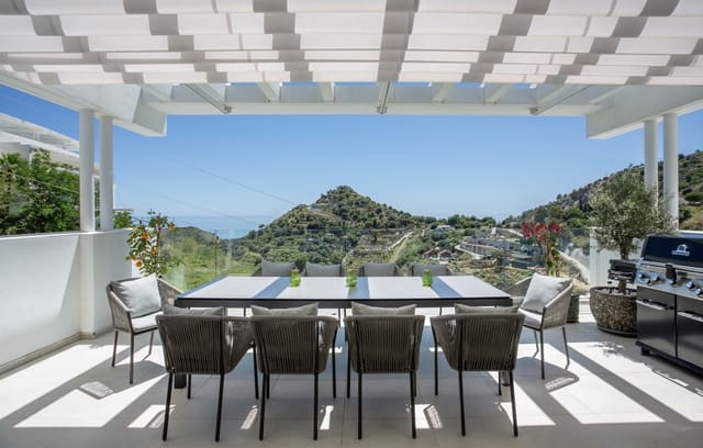 3 bedroom Penthouse for sale in Ojen with pool garage - € 1,150,000 (Ref: 9831271)