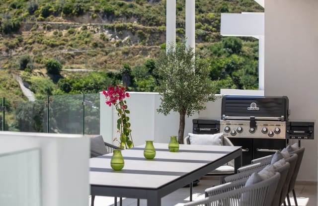 3 bedroom Penthouse for sale in Ojen with pool garage - € 1,150,000 (Ref: 9831271)