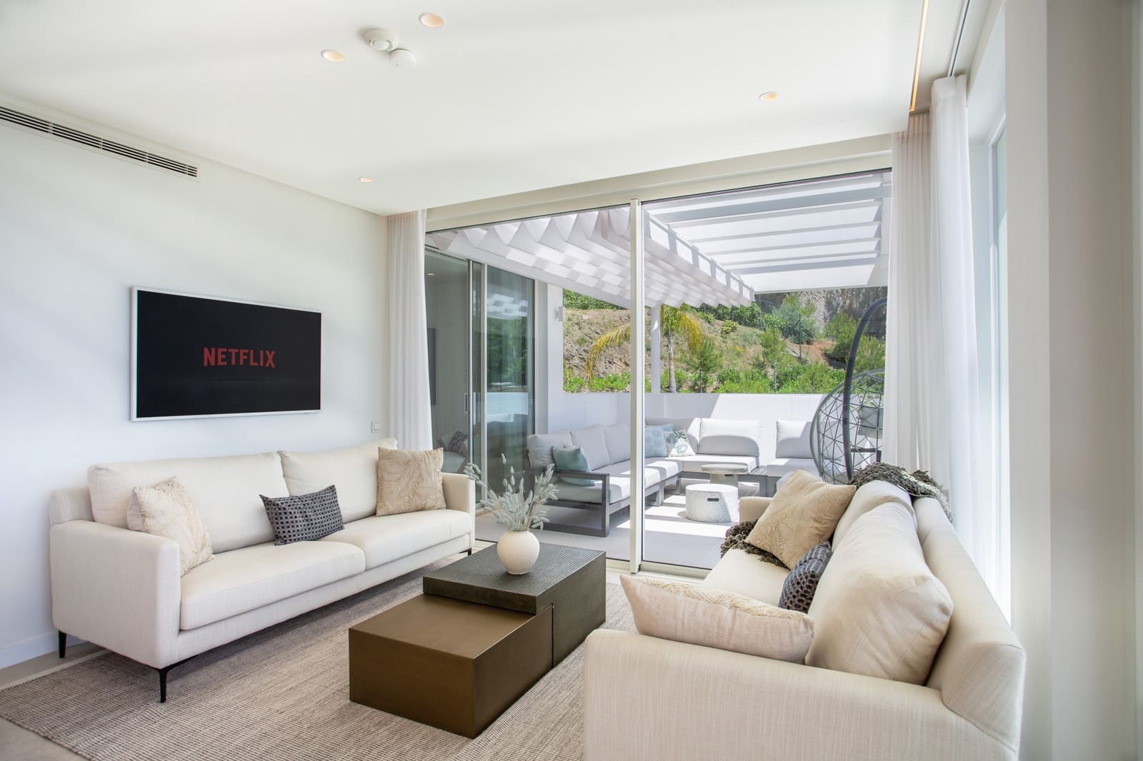 3 bedroom Penthouse for sale in Ojen with pool garage - € 1,150,000 (Ref: 9831271)