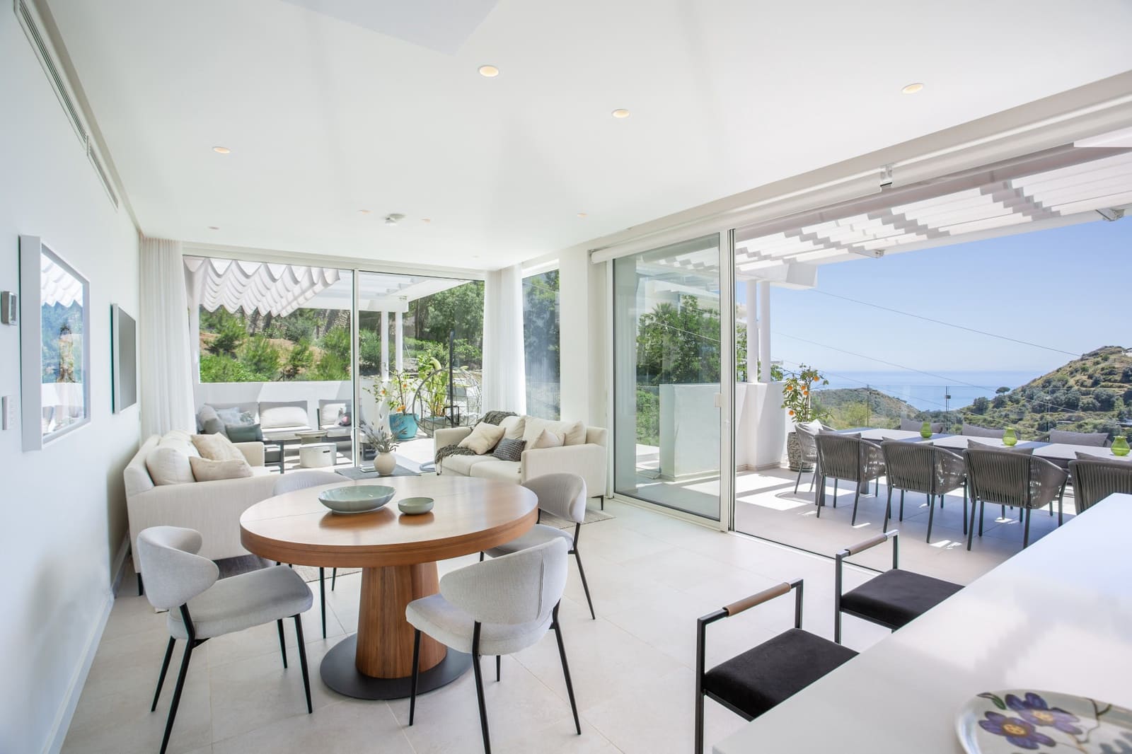 3 bedroom Penthouse for sale in Ojen with pool garage - € 1,150,000 (Ref: 9831271)