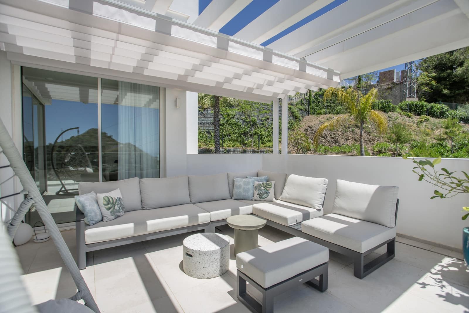 3 bedroom Penthouse for sale in Ojen with pool garage - € 1,150,000 (Ref: 9831271)