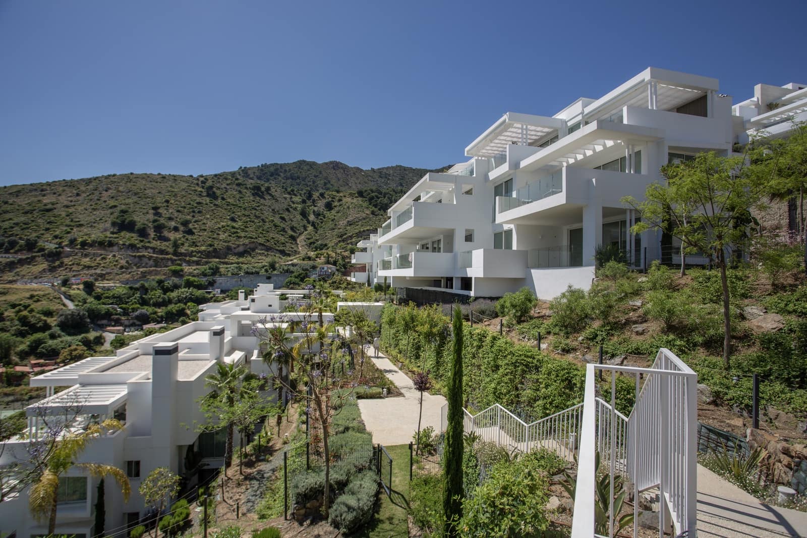 3 bedroom Penthouse for sale in Ojen with pool garage - € 1,150,000 (Ref: 9831271)