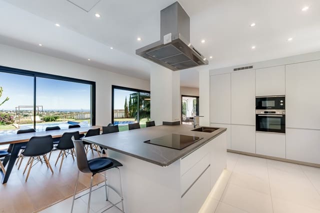 5 Zimmer Villa zu verkaufen in Los Arqueros - Puerto del Almendro, Benahavís mit Pool Garage - 2.150.000 € (Ref: 9831275)