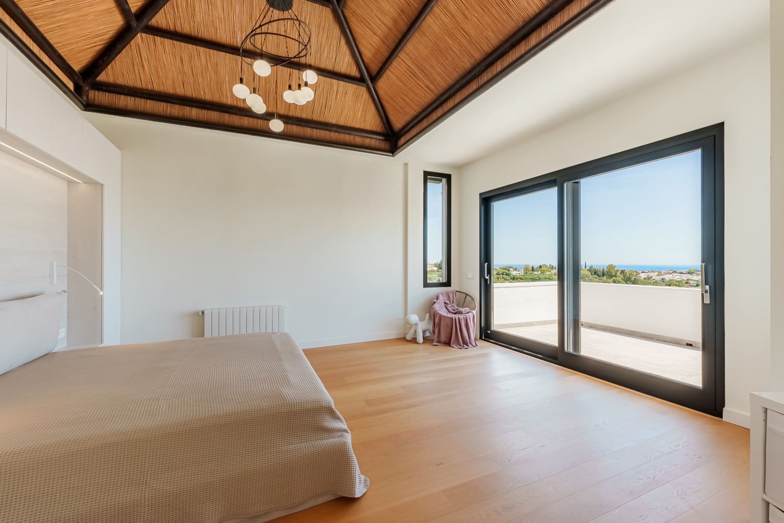 5 Zimmer Villa zu verkaufen in Benahavis mit Pool Garage - 2.150.000 € (Ref: 9831275)