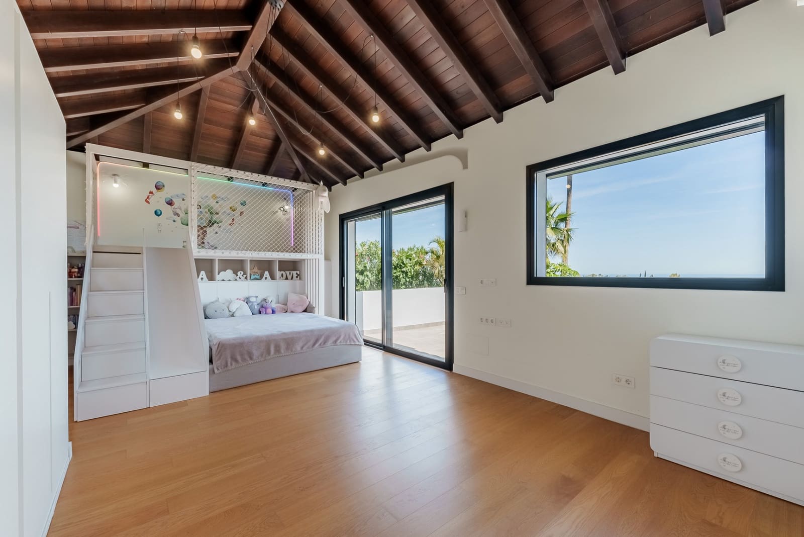 5 Zimmer Villa zu verkaufen in Benahavis mit Pool Garage - 2.150.000 € (Ref: 9831275)