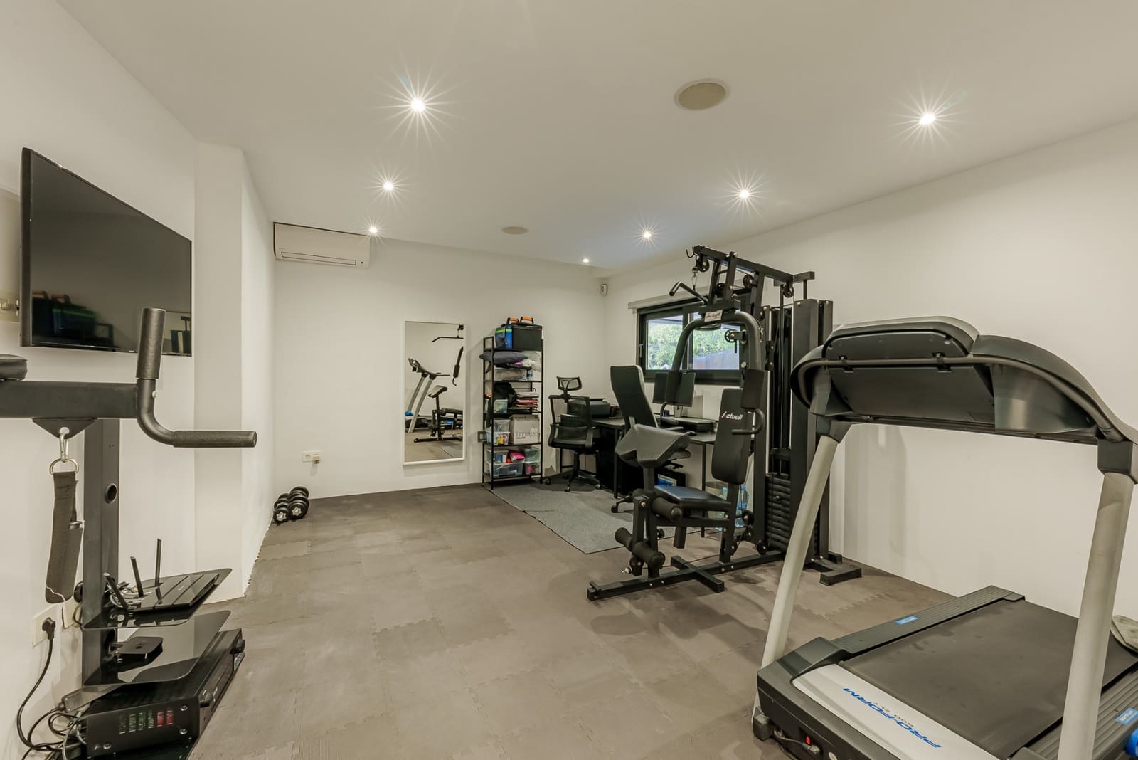 5 Zimmer Villa zu verkaufen in Benahavis mit Pool Garage - 2.150.000 € (Ref: 9831275)