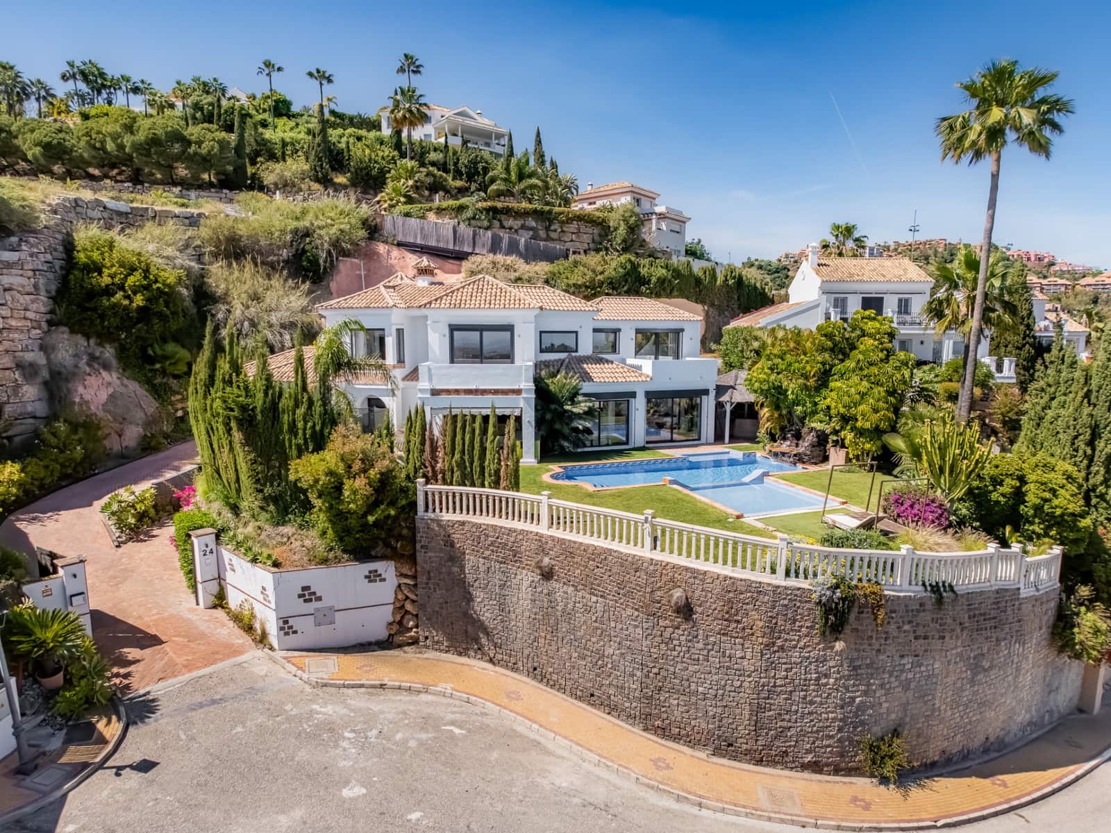 5 Zimmer Villa zu verkaufen in Benahavis mit Pool Garage - 2.150.000 € (Ref: 9831275)