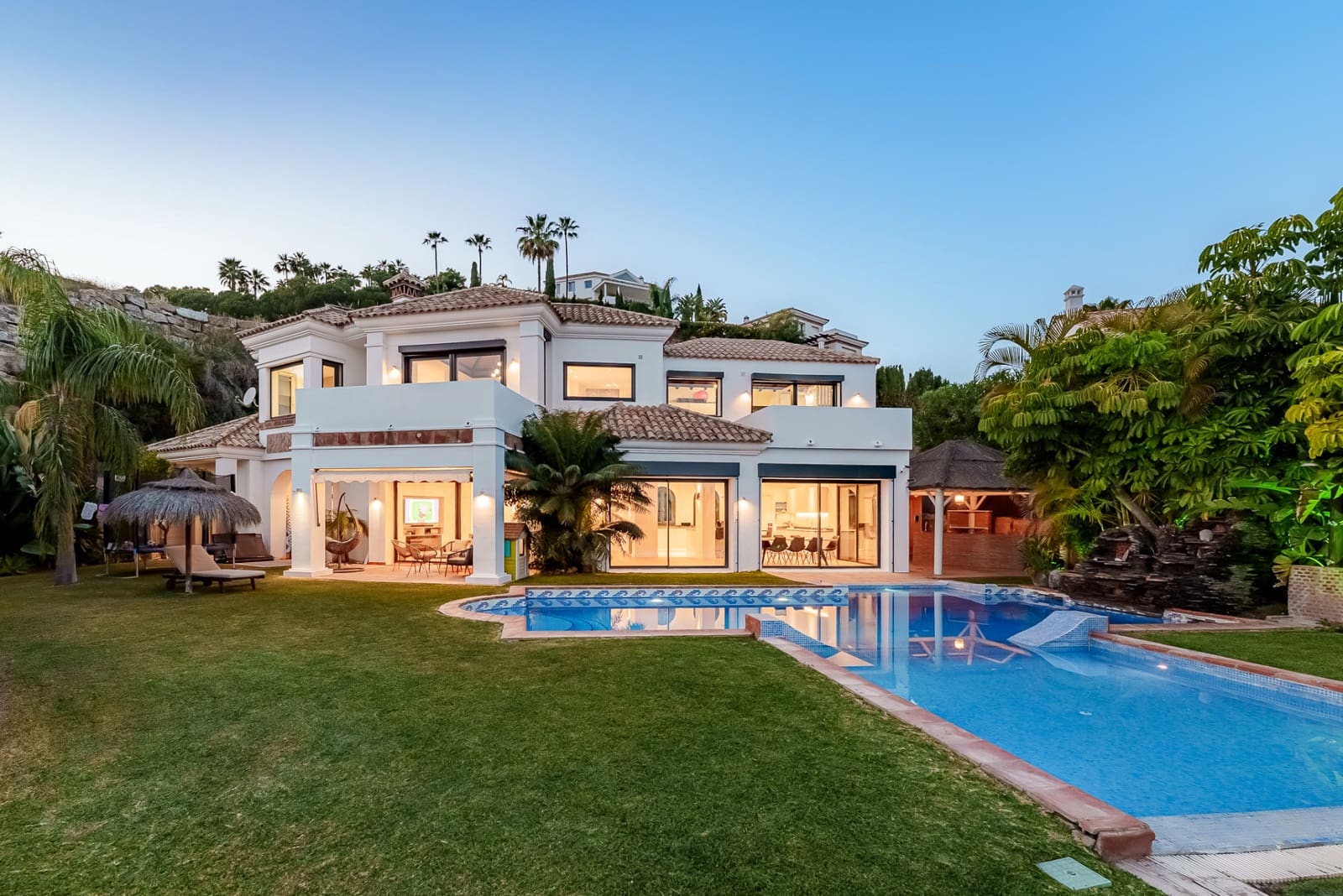 5 Zimmer Villa zu verkaufen in Benahavis mit Pool Garage - 2.150.000 € (Ref: 9831275)