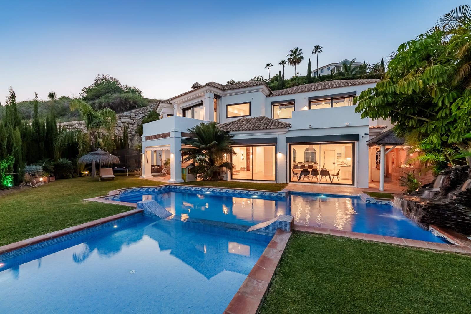 5 Zimmer Villa zu verkaufen in Benahavis mit Pool Garage - 2.150.000 € (Ref: 9831275)