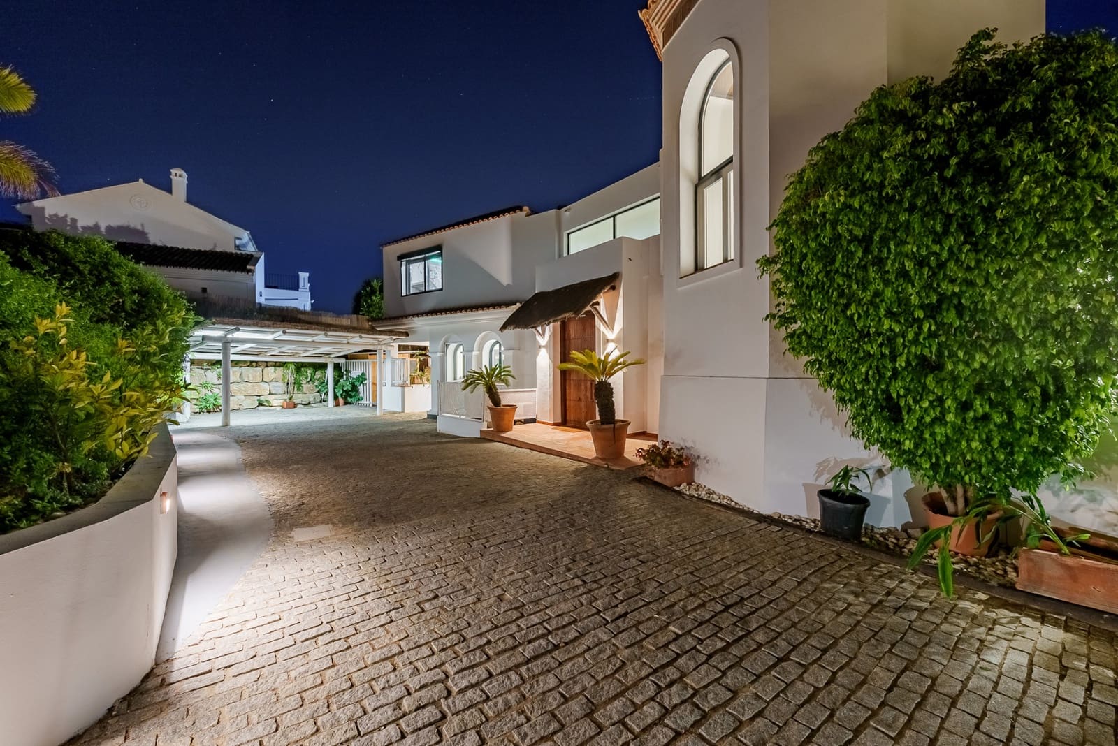 5 Zimmer Villa zu verkaufen in Benahavis mit Pool Garage - 2.150.000 € (Ref: 9831275)