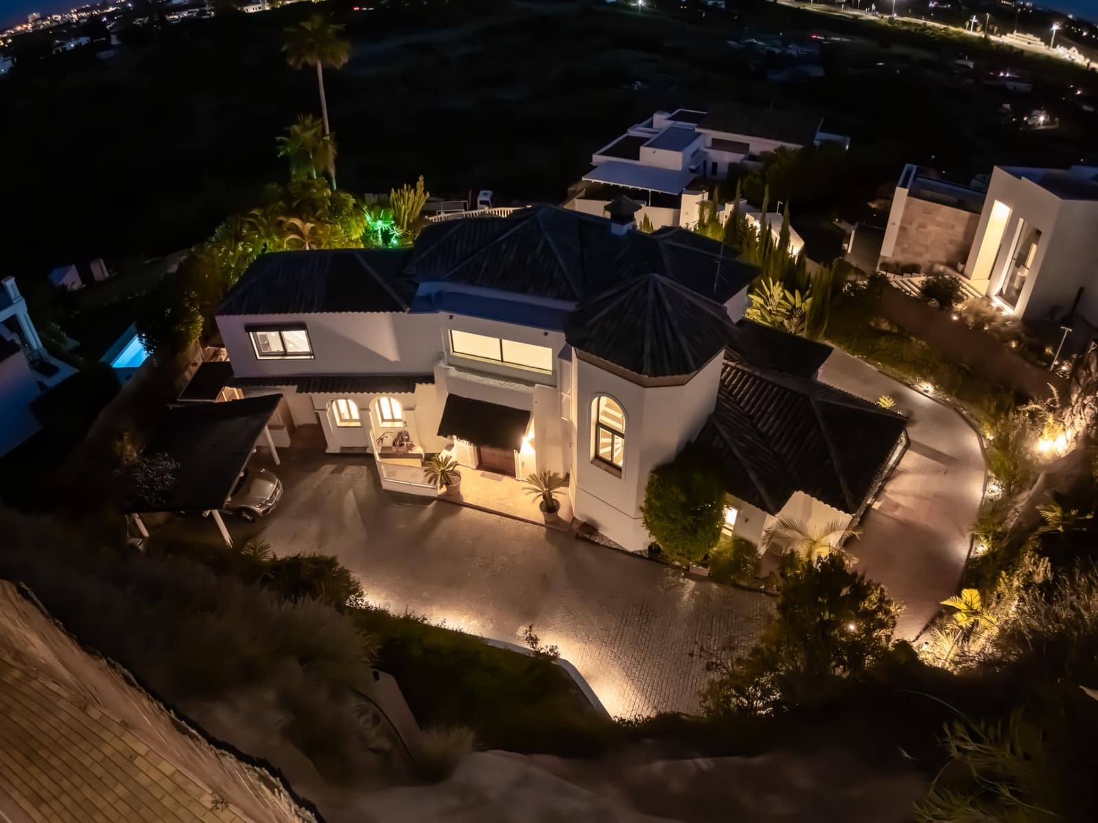 5 Zimmer Villa zu verkaufen in Benahavis mit Pool Garage - 2.150.000 € (Ref: 9831275)