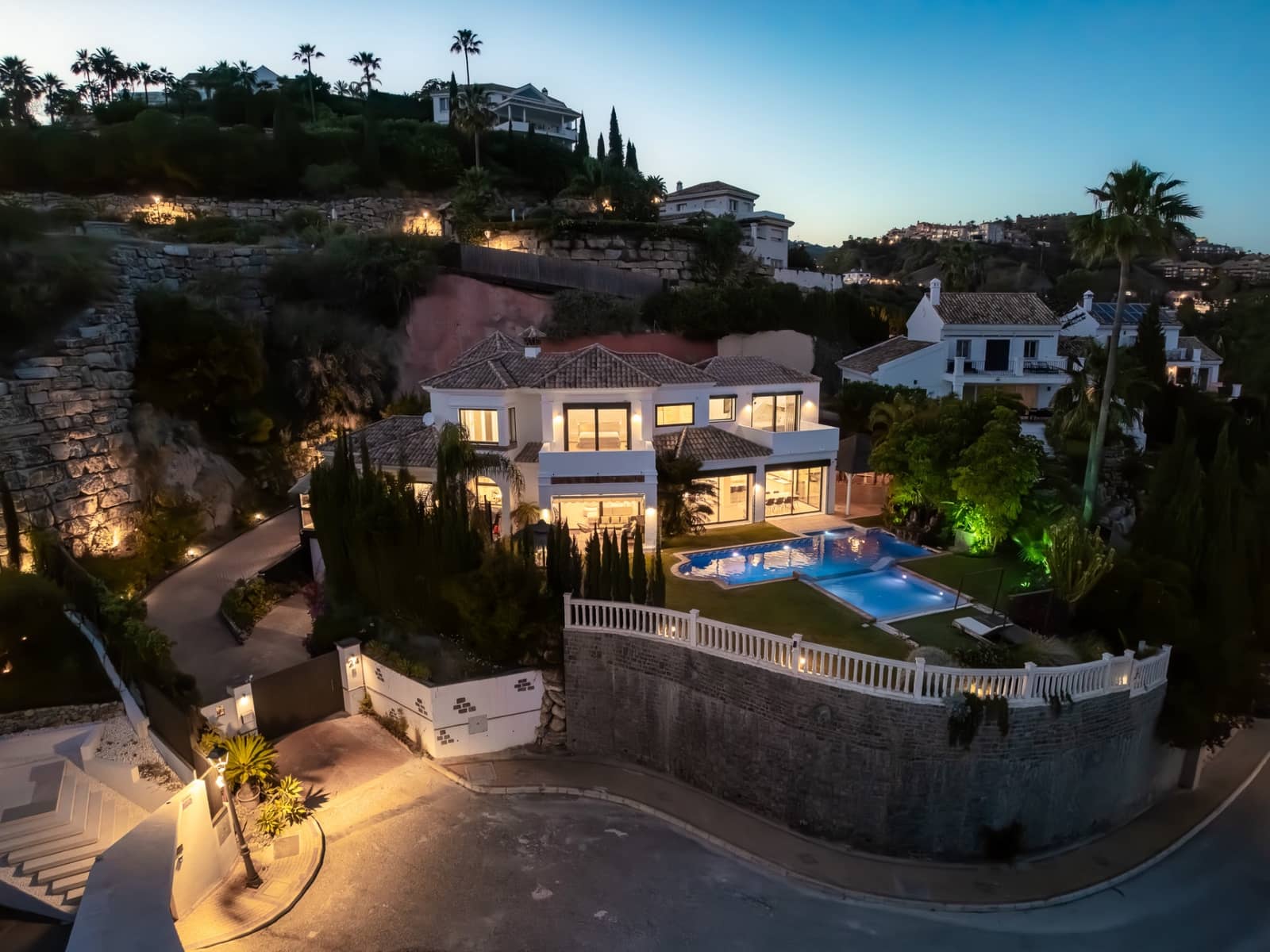 5 Zimmer Villa zu verkaufen in Benahavis mit Pool Garage - 2.150.000 € (Ref: 9831275)