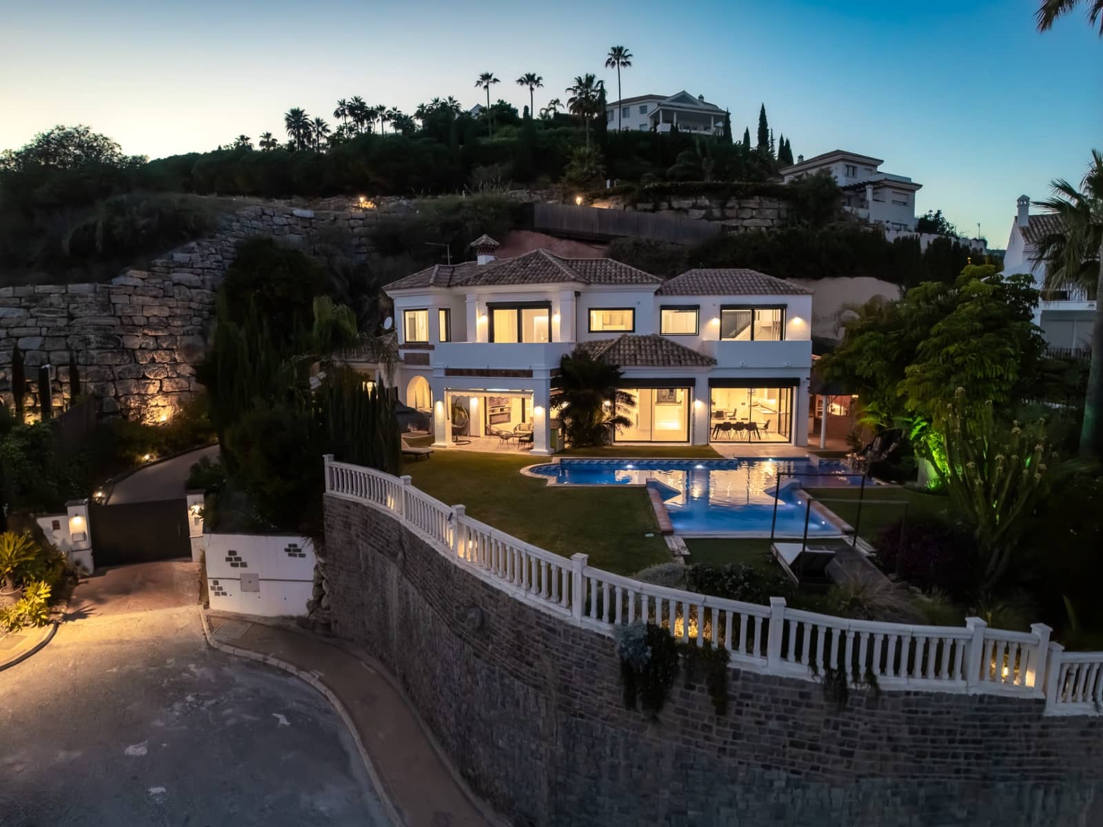 5 Zimmer Villa zu verkaufen in Benahavis mit Pool Garage - 2.150.000 € (Ref: 9831275)