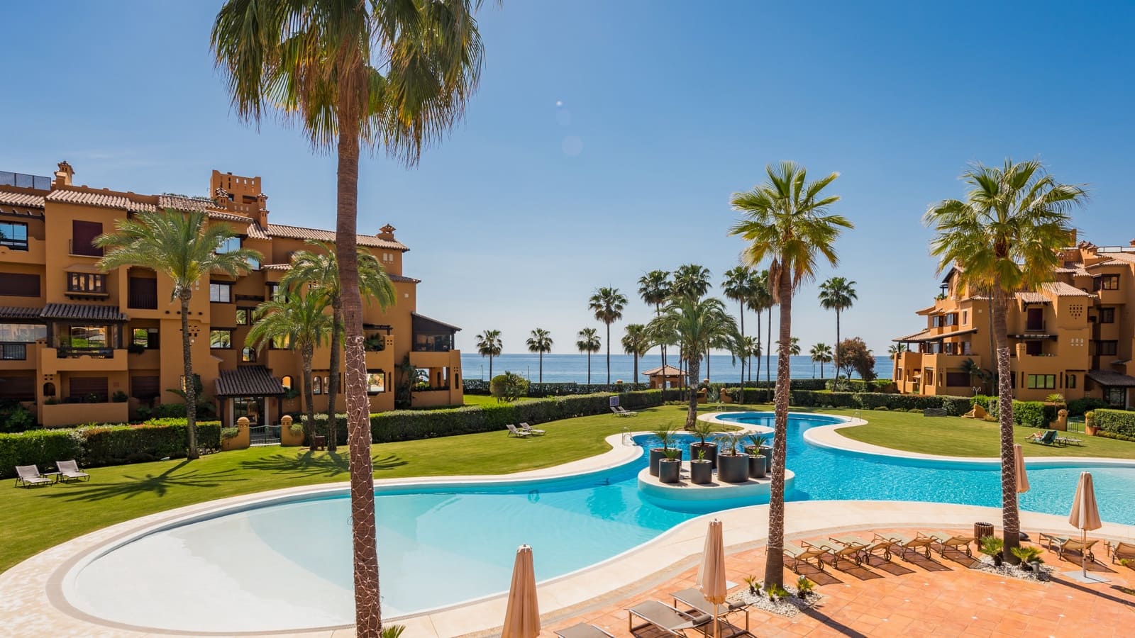 4 soveværelse Lejlighed til salg i Estepona med swimmingpool garage - € 2.350.000 (Ref: 9831278)