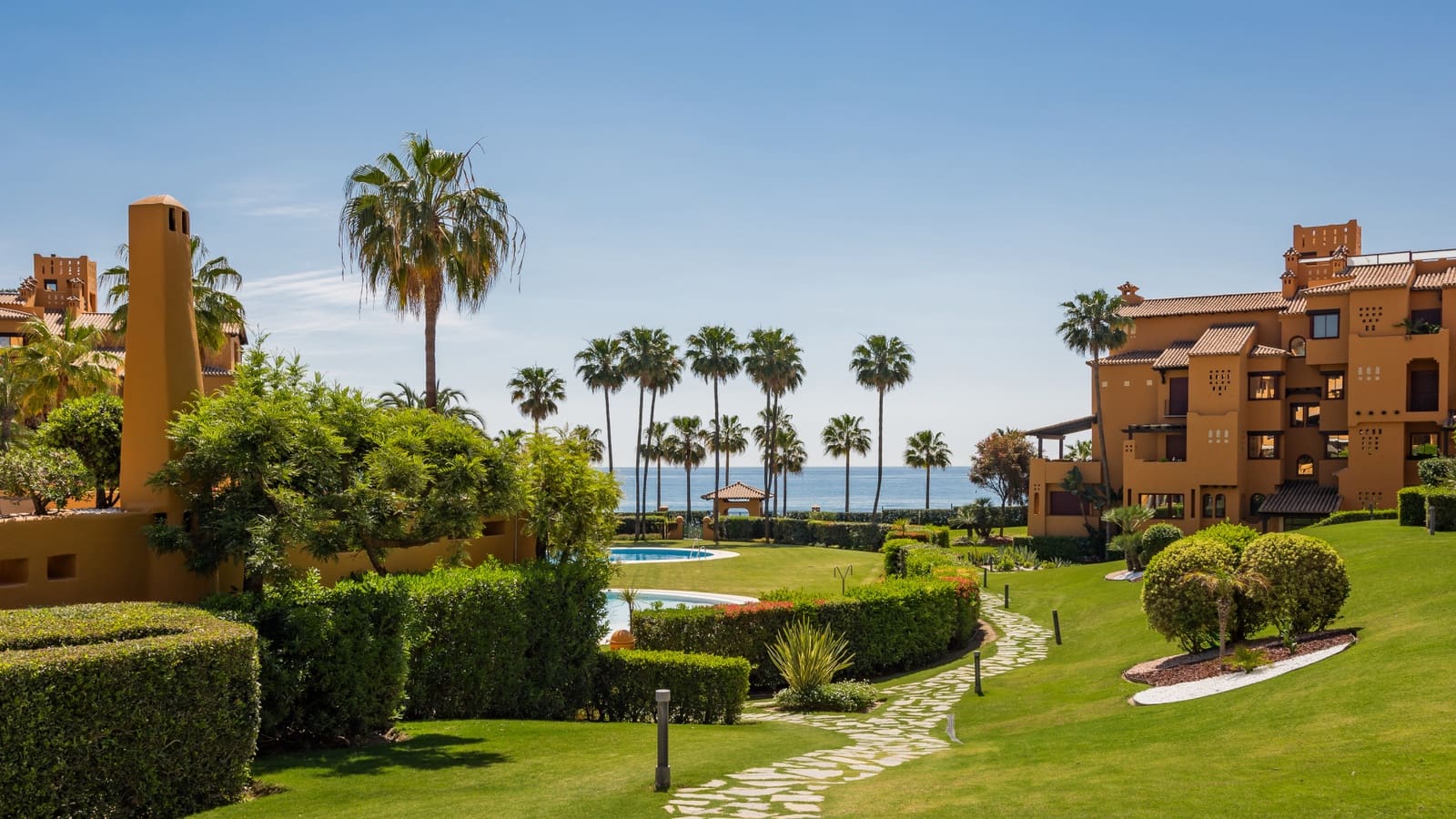 4 soveværelse Lejlighed til salg i Estepona med swimmingpool garage - € 2.350.000 (Ref: 9831278)