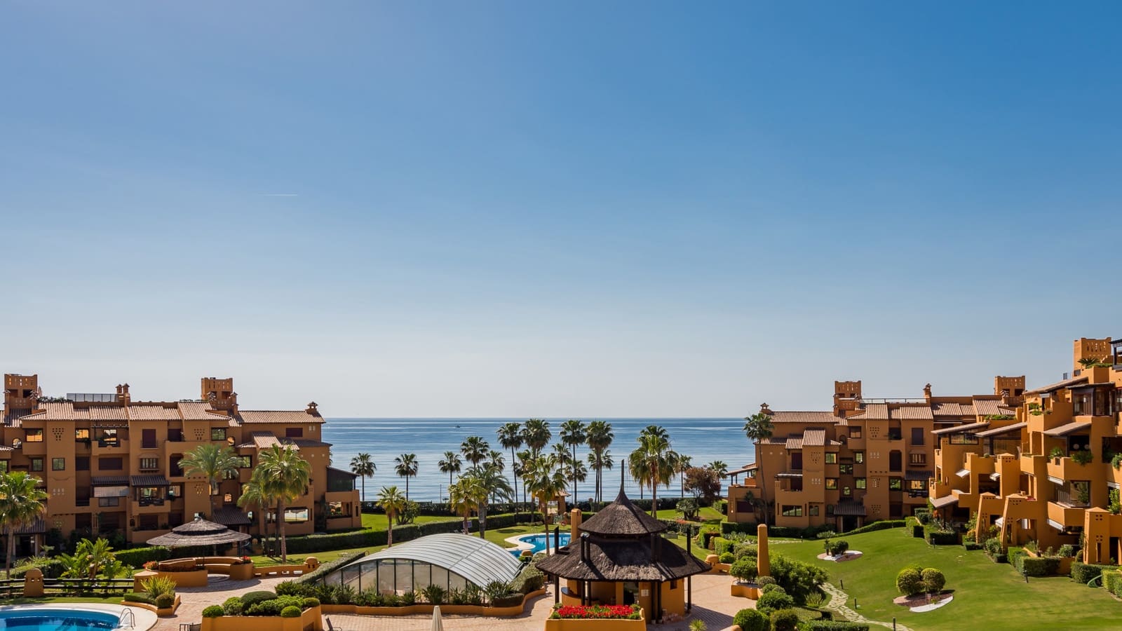 4 soveværelse Lejlighed til salg i Estepona med swimmingpool garage - € 2.350.000 (Ref: 9831278)