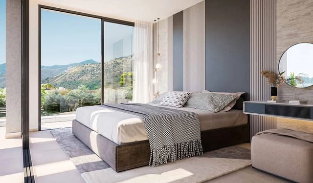 Chalet de 4 habitaciones en La Dama de Noche - La Alzambra, Marbella en venta con piscina garaje - 1.999.000 € (Ref: 9831279)