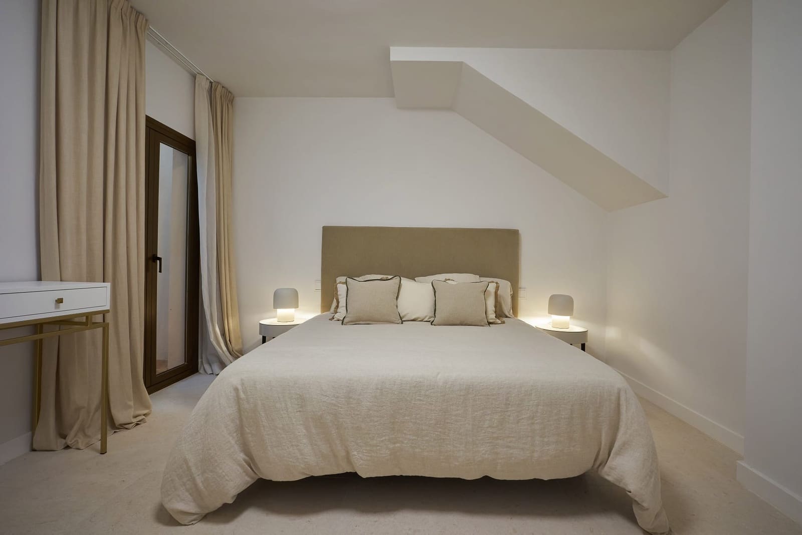 4 bedroom Townhouse for sale in Nueva Andalucia with pool garage - € 1,650,000 (Ref: 9839147)