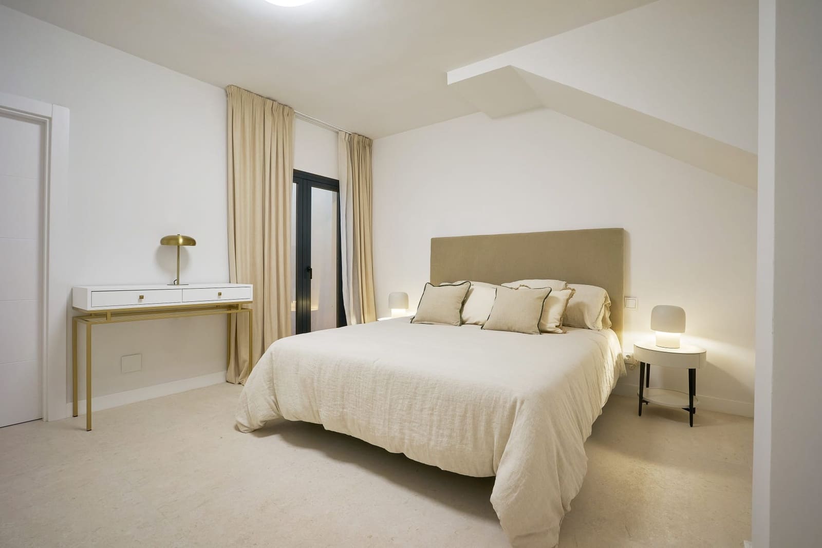 4 bedroom Townhouse for sale in Nueva Andalucia with pool garage - € 1,650,000 (Ref: 9839147)