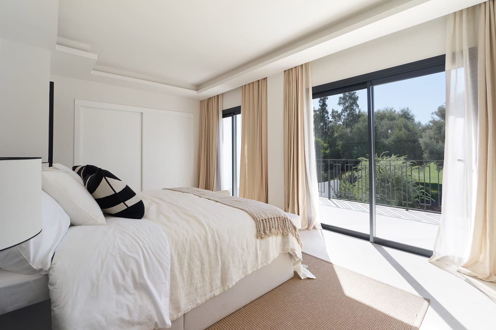 4 bedroom Townhouse for sale in Nueva Andalucia with pool garage - € 1,650,000 (Ref: 9839147)