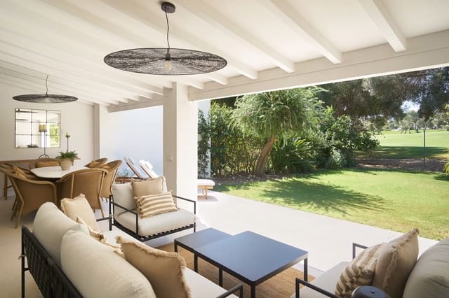 4 makuuhuone Omakotitalo myytävänä paikassa La Dama de Noche - La Alzambra, Marbella mukana uima-altaan 
autotalli - 1 650 000 € (Ref: 9839147)