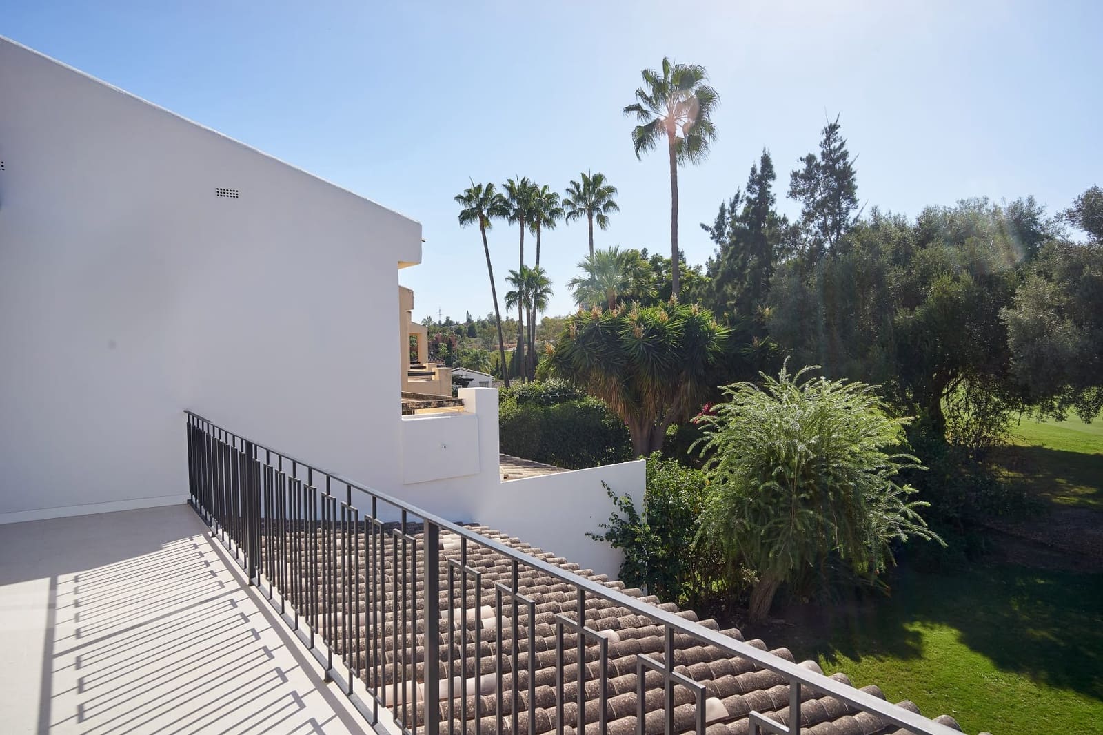 4 bedroom Townhouse for sale in Nueva Andalucia with pool garage - € 1,650,000 (Ref: 9839147)