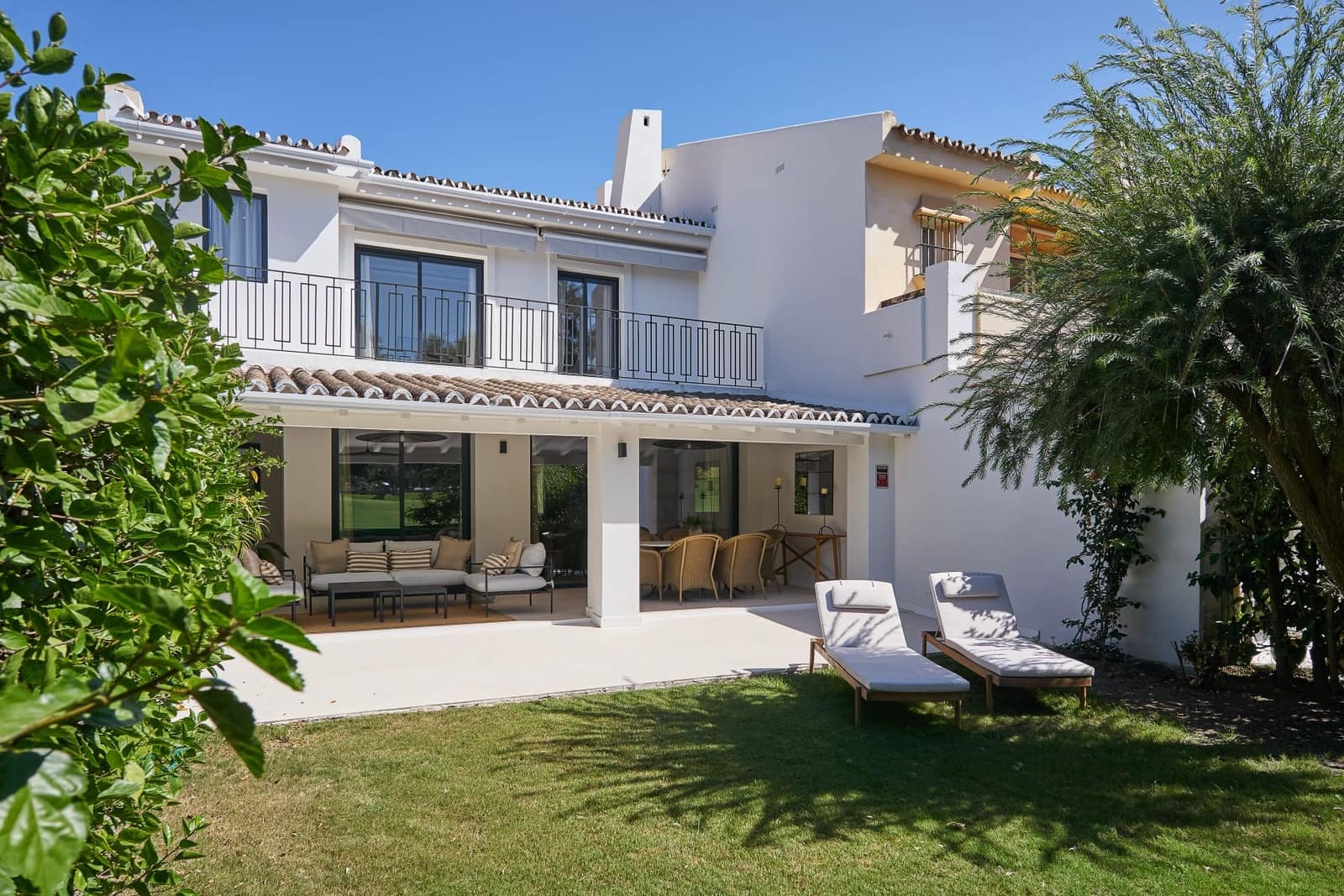 4 bedroom Townhouse for sale in Nueva Andalucia with pool garage - € 1,650,000 (Ref: 9839147)