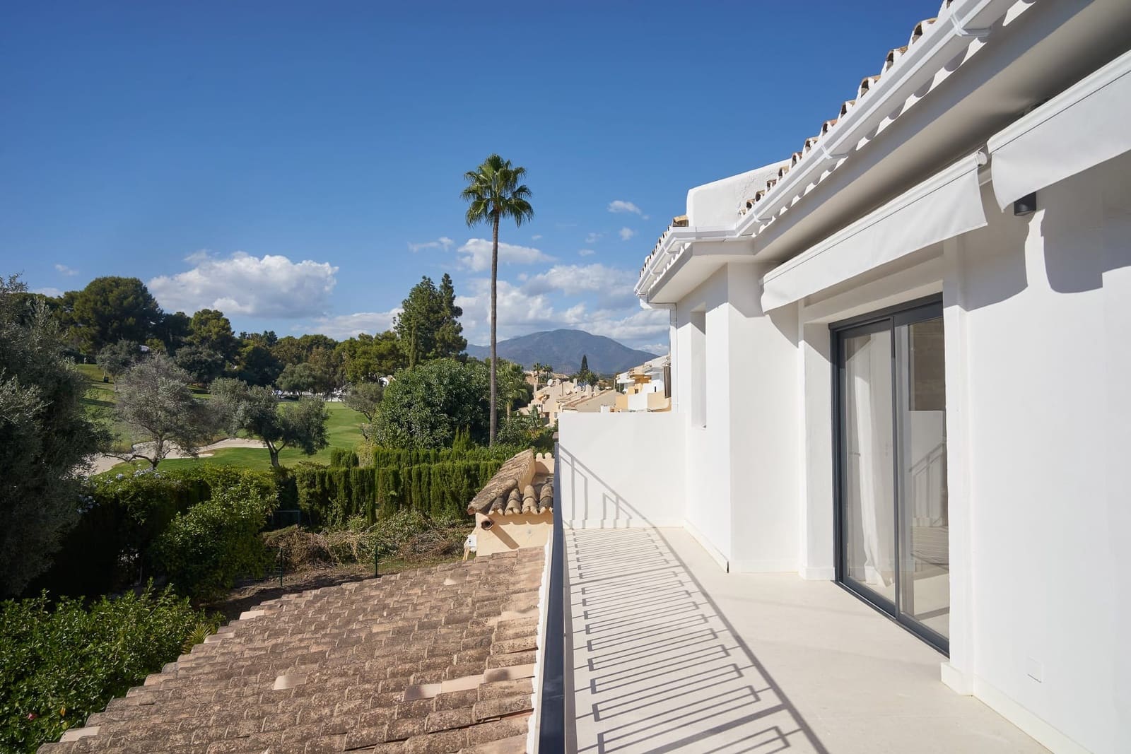 4 bedroom Townhouse for sale in Nueva Andalucia with pool garage - € 1,650,000 (Ref: 9839147)