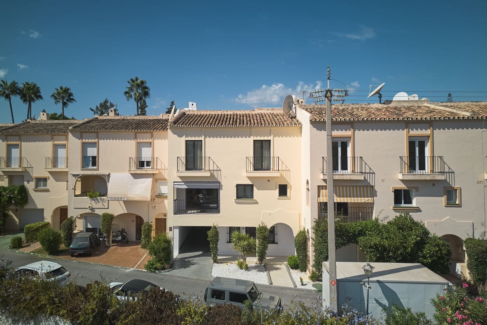 4 bedroom Townhouse for sale in Nueva Andalucia with pool garage - € 1,650,000 (Ref: 9839147)