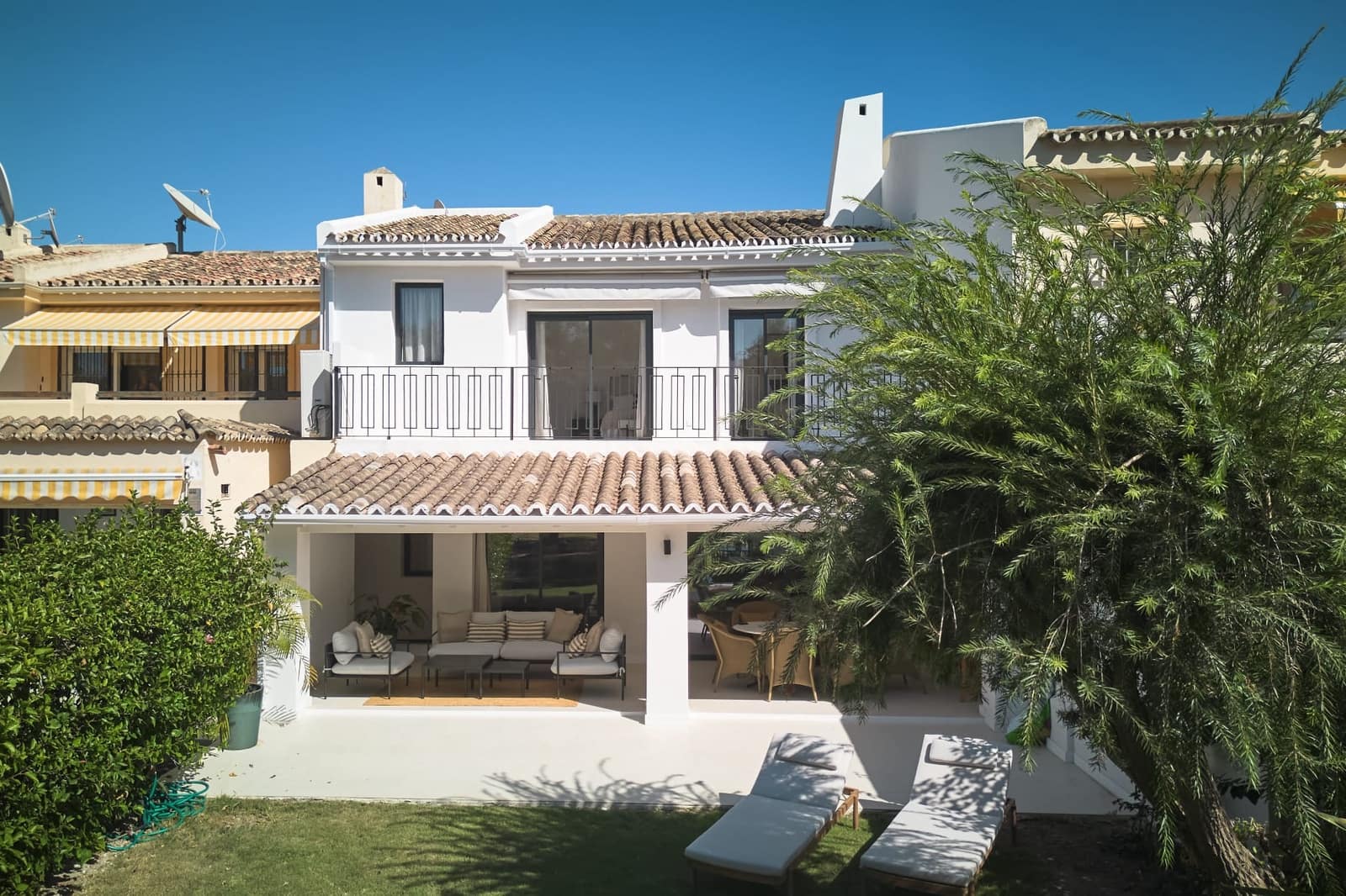 4 bedroom Townhouse for sale in Nueva Andalucia with pool garage - € 1,650,000 (Ref: 9839147)