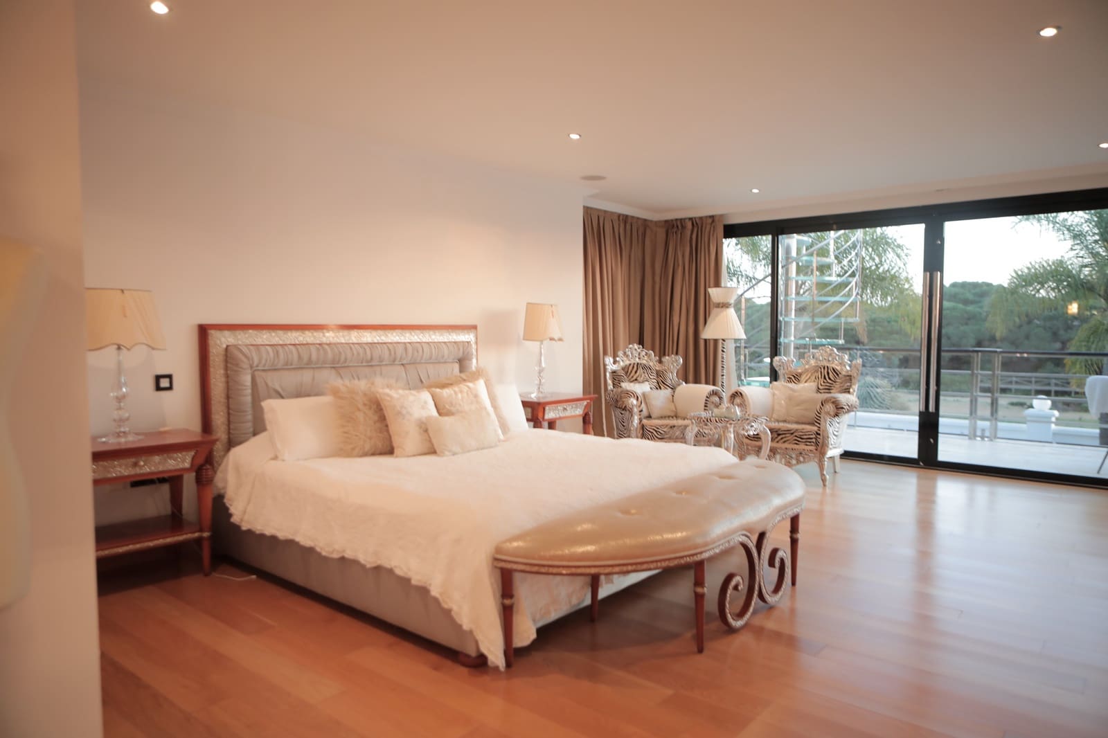 8 bedroom Villa for sale in Marbella with pool garage - € 4,750,000 (Ref: 9839149)