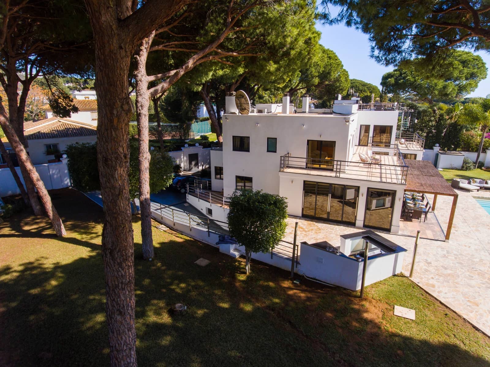 8 bedroom Villa for sale in Marbella with pool garage - € 4,750,000 (Ref: 9839149)