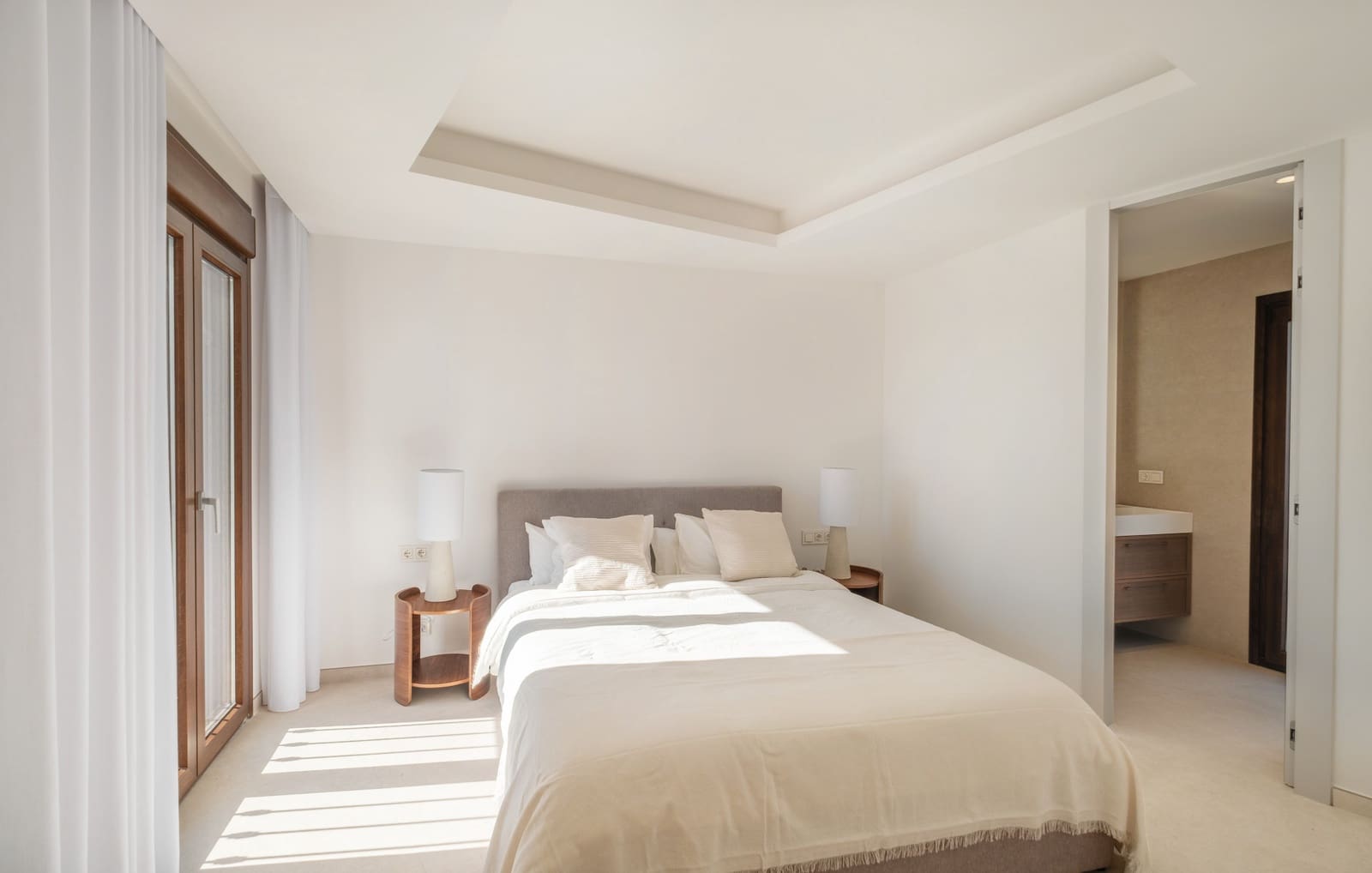 4 bedroom Townhouse for sale in El Paraiso with pool garage - € 1,325,000 (Ref: 9839150)