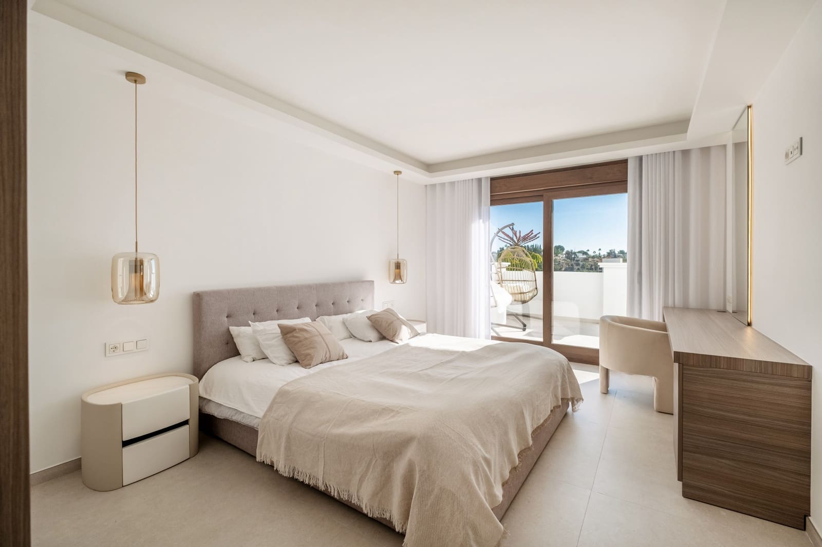 4 bedroom Townhouse for sale in El Paraiso with pool garage - € 1,325,000 (Ref: 9839150)