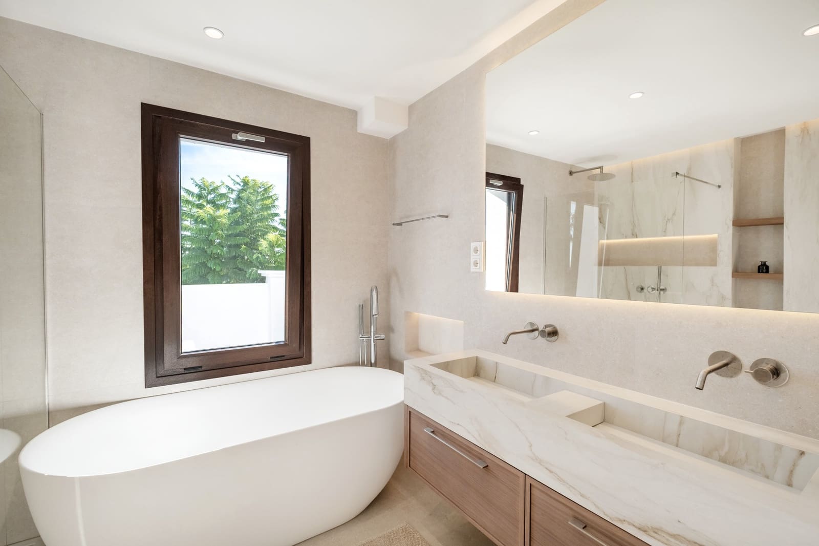 4 bedroom Townhouse for sale in El Paraiso with pool garage - € 1,325,000 (Ref: 9839150)