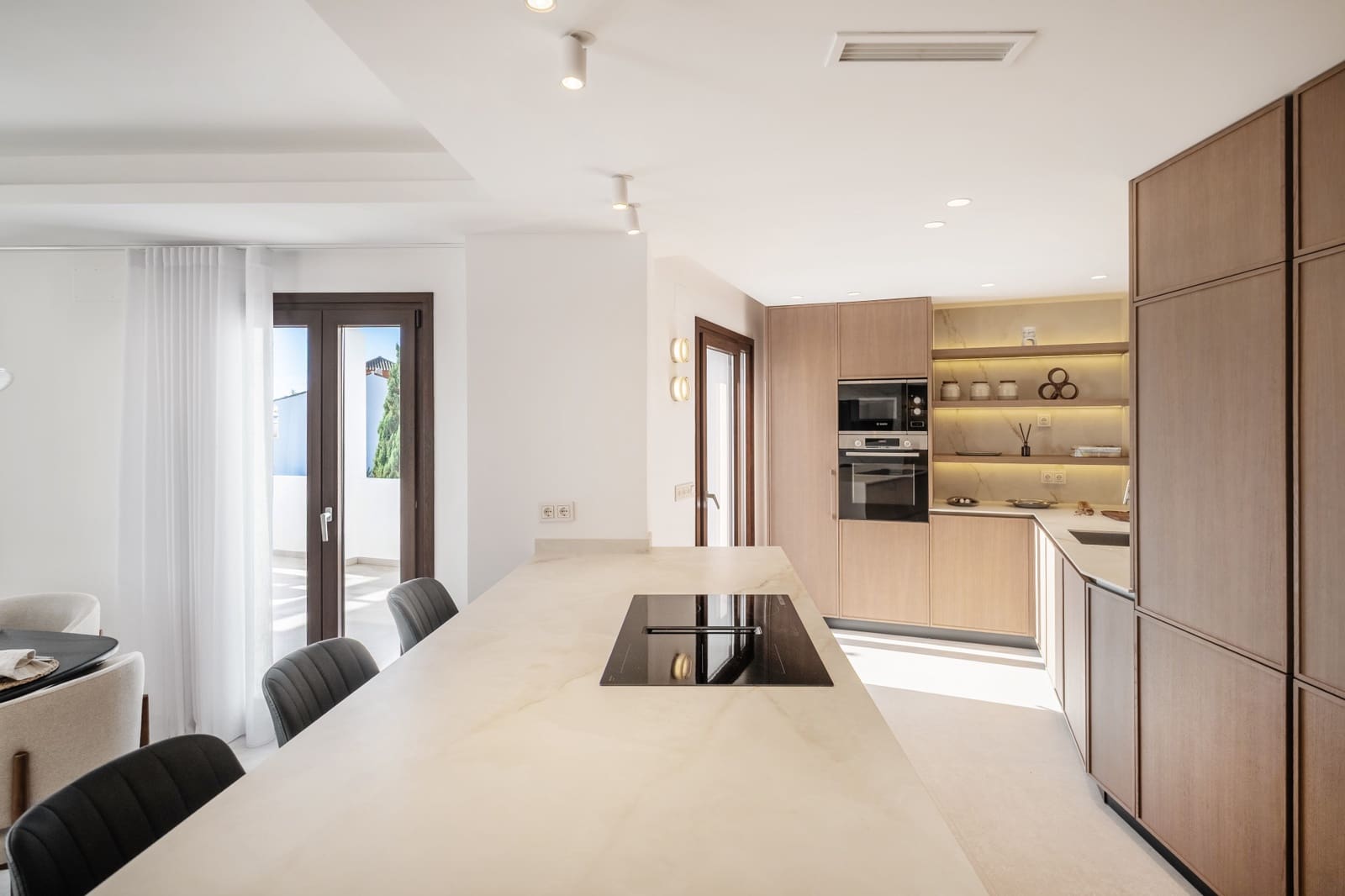 4 bedroom Townhouse for sale in El Paraiso with pool garage - € 1,325,000 (Ref: 9839150)