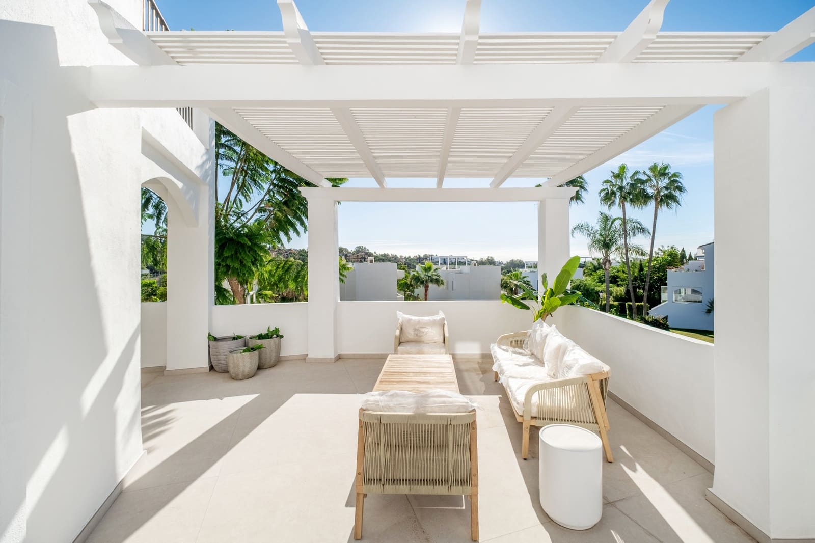 4 bedroom Townhouse for sale in El Paraiso with pool garage - € 1,325,000 (Ref: 9839150)