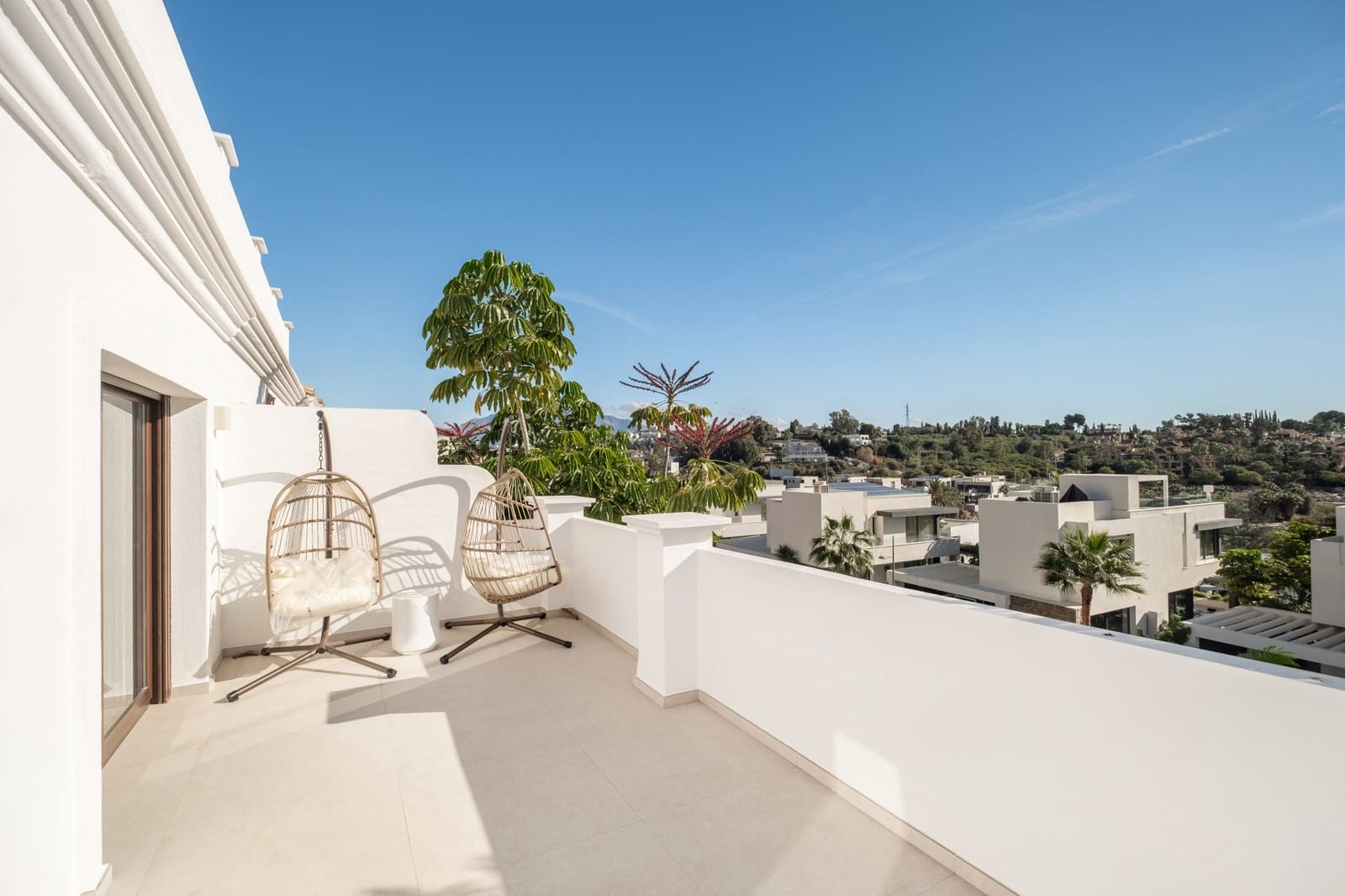 4 bedroom Townhouse for sale in El Paraiso with pool garage - € 1,325,000 (Ref: 9839150)