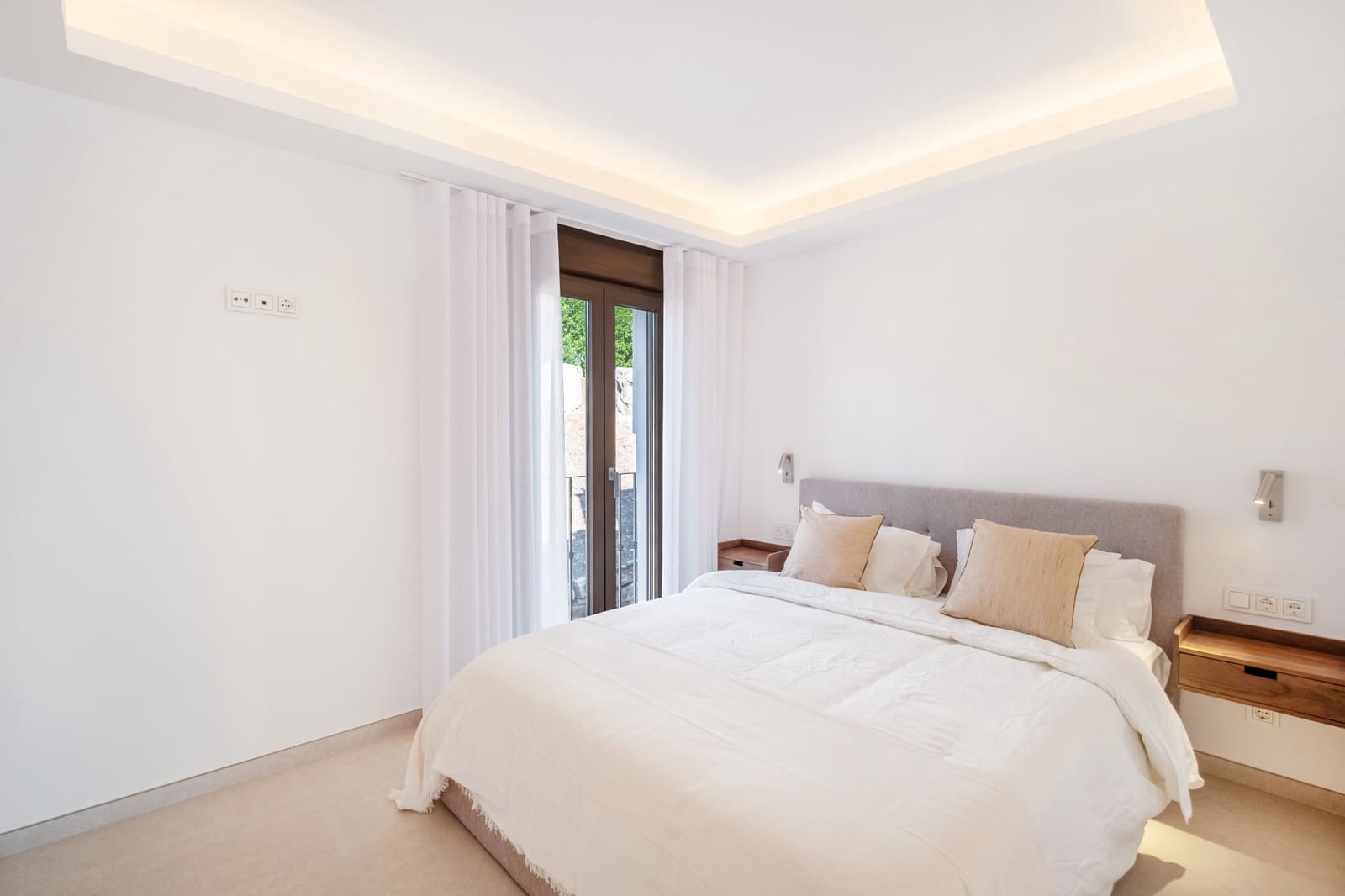 4 bedroom Townhouse for sale in El Paraiso with pool garage - € 1,325,000 (Ref: 9839150)